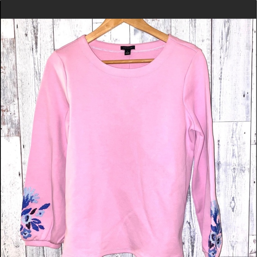 Gorgeous and unique colored Ann Taylor crew neck pink embroidered top.